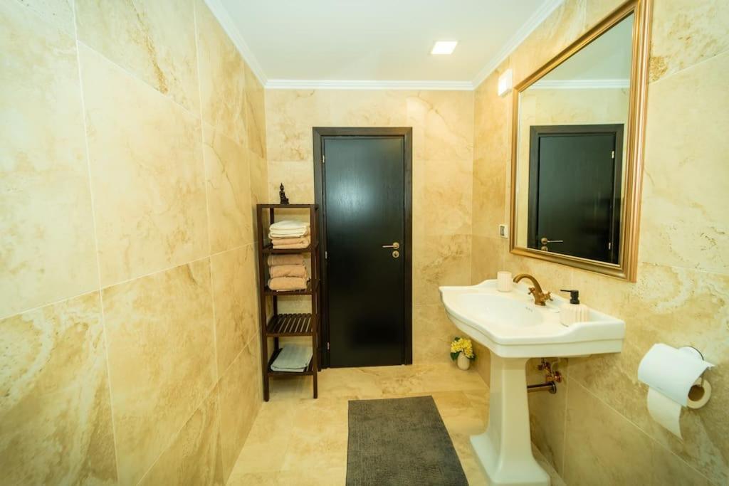 Lux Apart Karlovo Luaran gambar