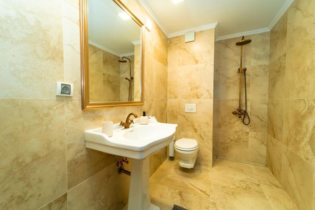 Lux Apart Karlovo Luaran gambar